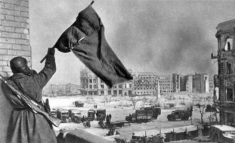 Dne 2.února 1943 zavlála na Náměstí padlých hrdinů ve Stalingradu Rudá vlajka.