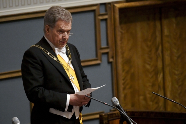 Finský Sauli Niinistö promlouvá v parlamentu. Finský Sauli Niinistö promlouvá v parlamentu.