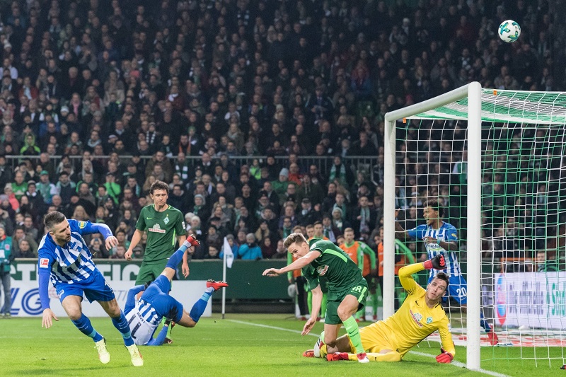Jiří Pavlenka Brémy poprvé nepodržel a chyboval.