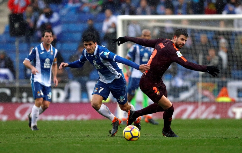Barcelona remizovala s Espaňolem a drží náskok v čele tabulky. 