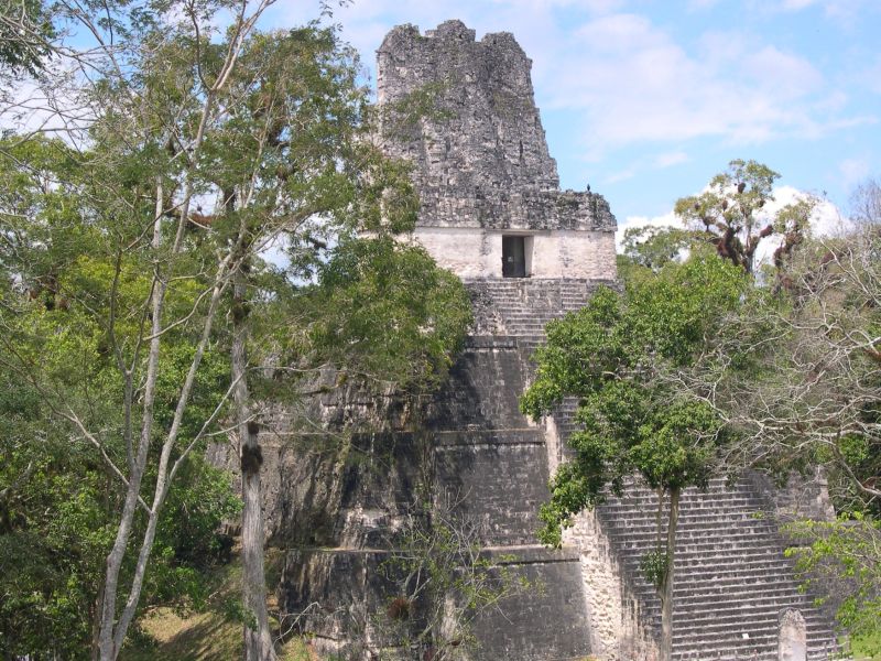 Mayská pyramida v Guatemale.