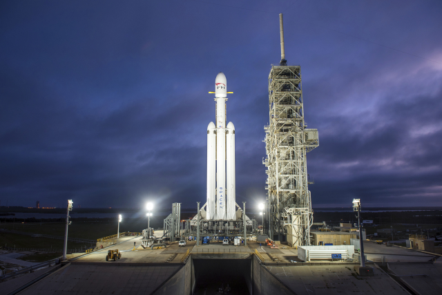 Na Floridě vrcholí přípravy na start rakety Falcon Heavy.