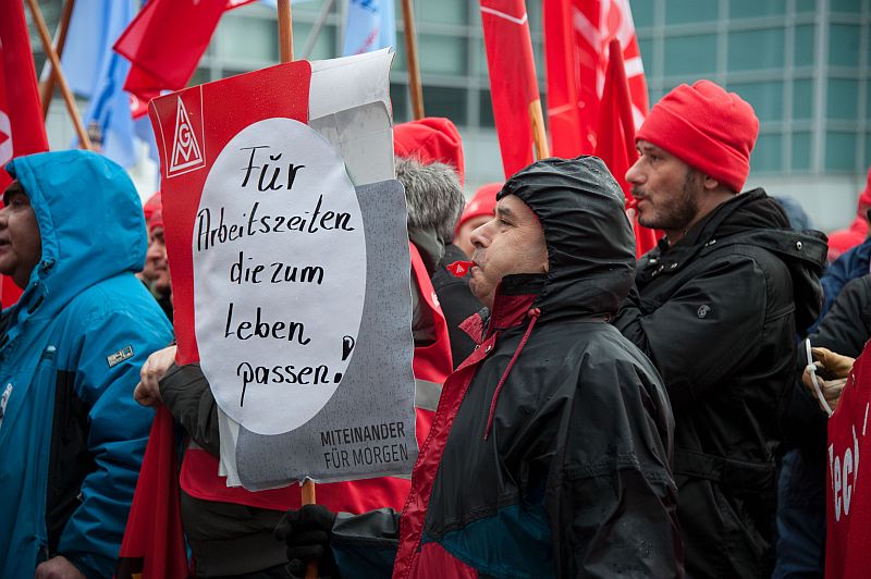 Stávkující zaměstnanci německé automobilky Daimler.
