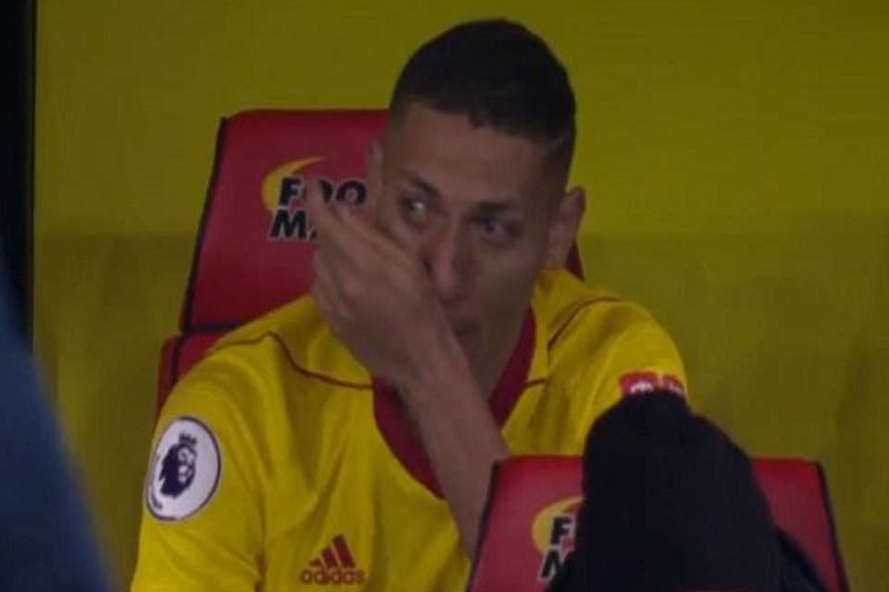 Brazilský fotbalista Richarlison emotivně nezvládl rozhodnutí kouče.