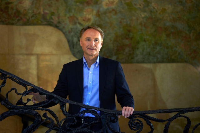 Spisovatel Dan Brown.