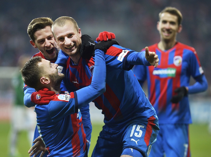 Fotbalisté Plzně a jejich gólová radost (ilustrační foto).