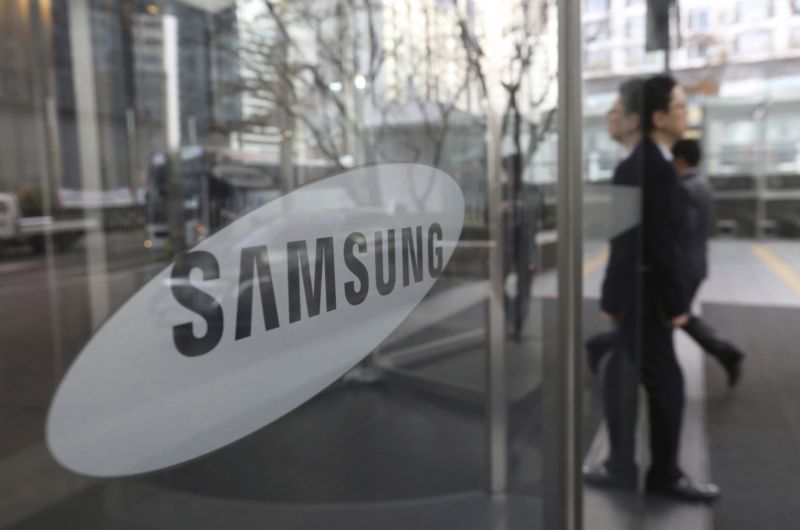 Íránci i Severokorejci mobilní telefony Samsung nedostanou.
