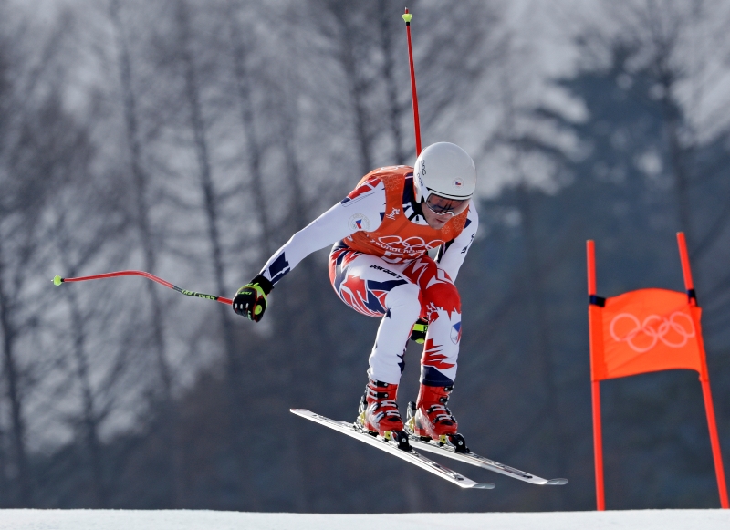 Sjezdaři bojují při olympijském tréninku se silným větrem (ilustrační foto).