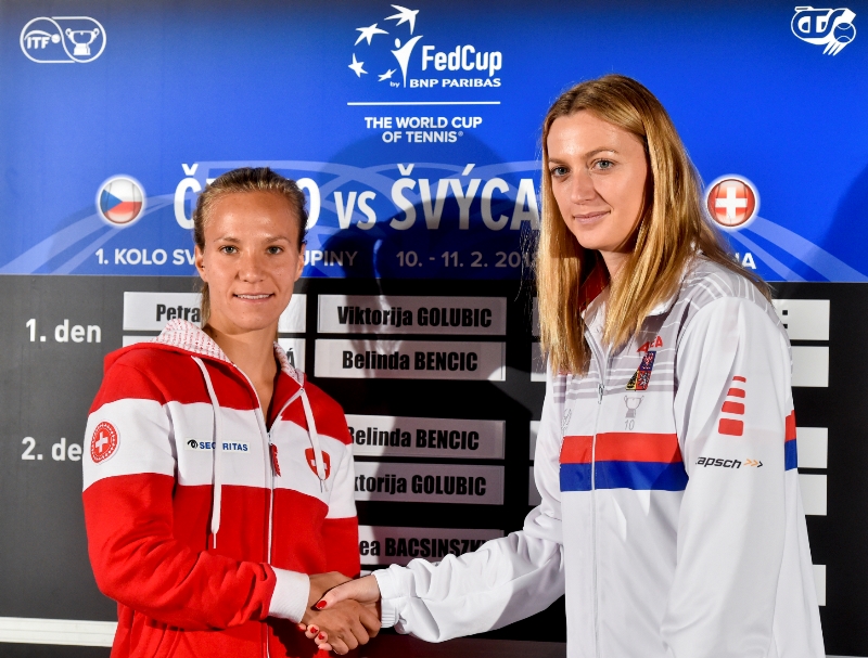 Tenistka Petra Kvitová se svou sobotní soupeřkou Golubicovou.