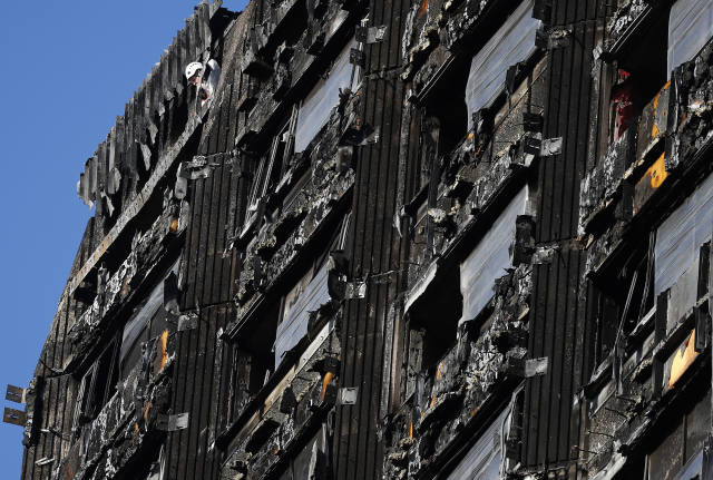 Bytový dům Grenfell Tower v Londýně po požáru.