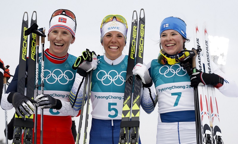 Švédská běžkyně na lyžích Charlotte Kallaová je první vítězkou olympijských her. Švédská běžkyně na lyžích Charlotte Kallaová je první vítězkou olympijských her.