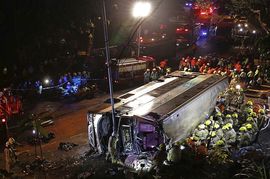 Podle představitele společnosti, která autobus provozovala, dostane rodina každé z obětí odškodné 80 tisíc hongkongských dolarů (přes 210 tisíc korun).