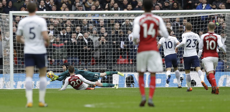 Brankář Petr Čech čisté konto proti Tottenhamu neudržel. Brankář Petr Čech čisté konto proti Tottenhamu neudržel.