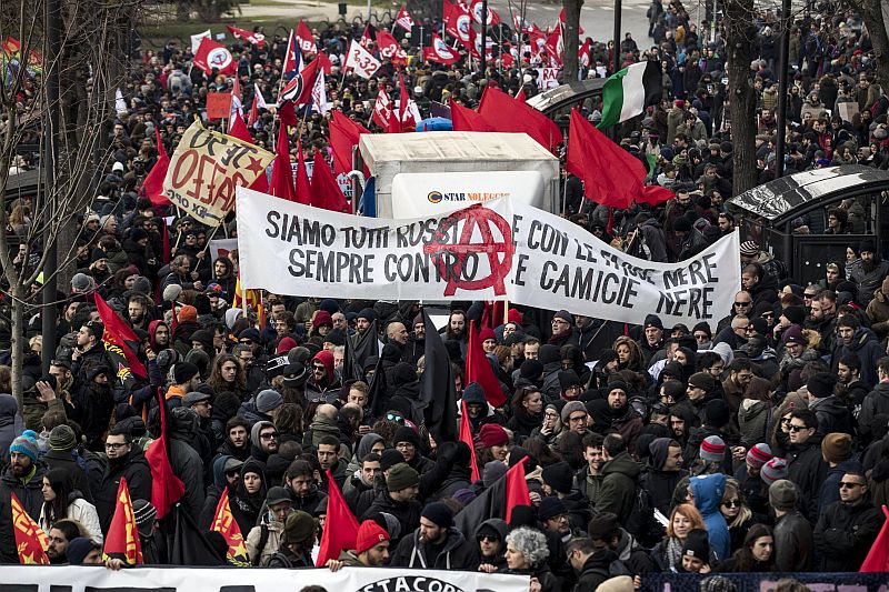 Antifašistická demonstrace v italské Maceratě.