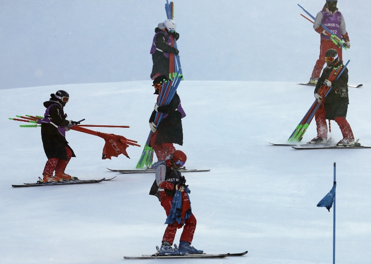 Obří slalom žen byl přesunut na čtvrtek.
