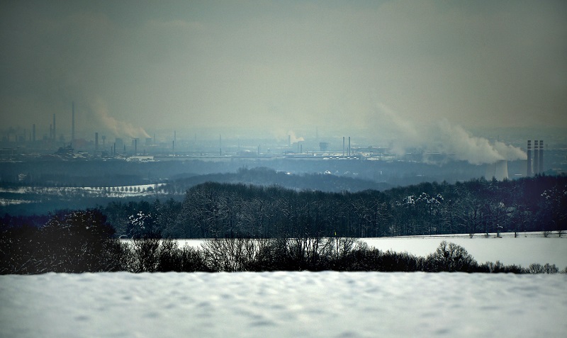 ArcelorMittal Ostrava a Elektrárna Třebovice (vpravo), snímek z 2. února 2018.