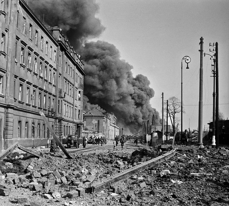 Praha po spojeneckém bombardování.