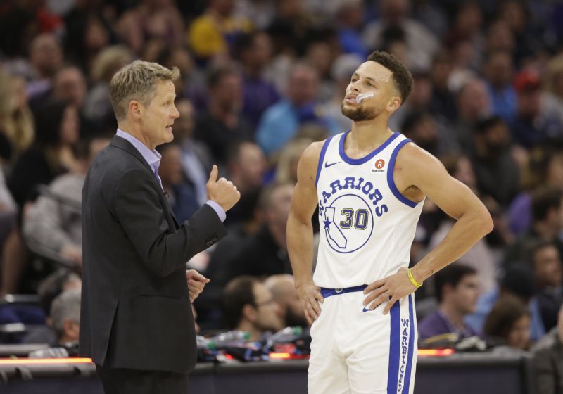 Steve Kerr tentokrát nechal své svěřence v čele se Stephenem Currym, aby se v zápase koučovali sami.