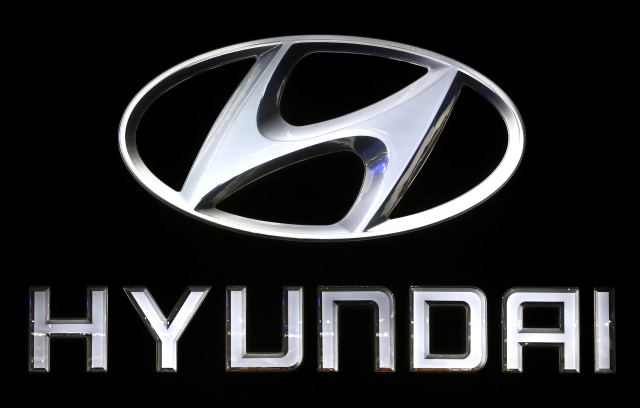 Logo automobilové společnosti Hyundai.