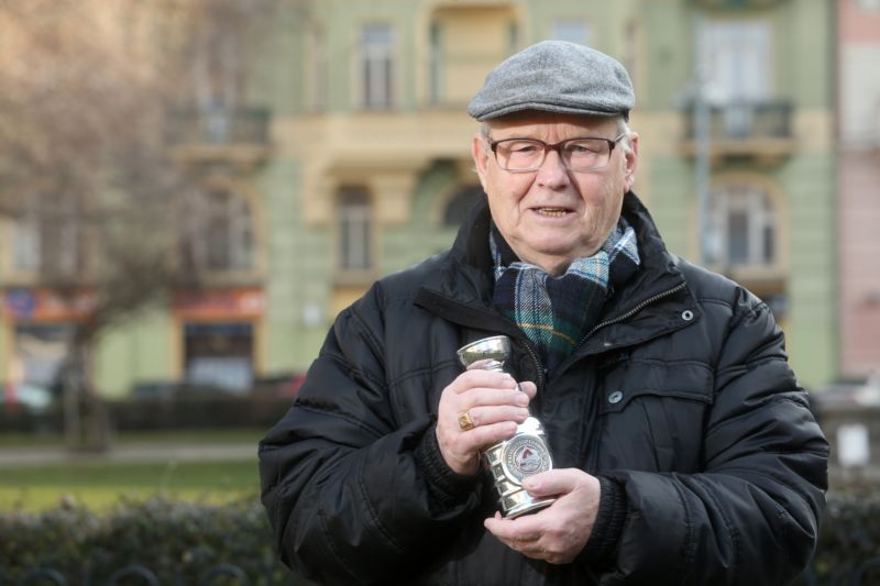Jan Janda, hokejový skaut, který doprovázel Jaromíra Jágra na draftu NHL.