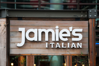 Kuchařovo jméno nese řetězec restaurací po celé Británii.