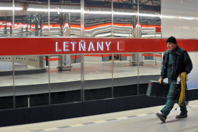 Stanice metra C, Letňany. 