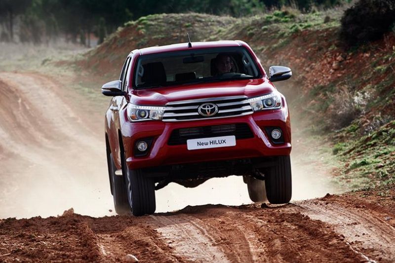 Toyota Hilux je někde považována za osobní SUV, jinde za lehký náklaďák. 