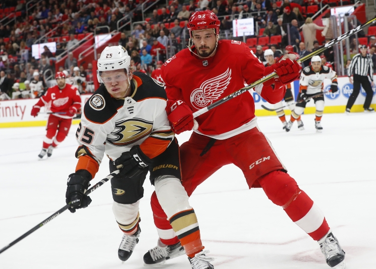 Ondřej Kaše (vlevo) táhl Anaheim bodově k vítězství. Ondřej Kaše (vlevo) táhl Anaheim bodově k vítězství.