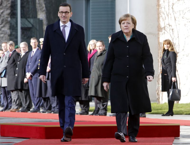 Německá kancléřka Angela Merkelová (vpravo) a polský premiér Mateusz Morawiecký. Německá kancléřka Angela Merkelová (vpravo) a polský premiér Mateusz Morawiecký.