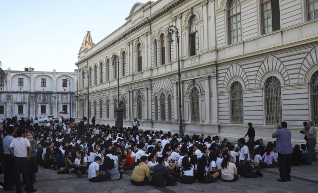 Evakuovaní studenti ve městě Veracruz. 