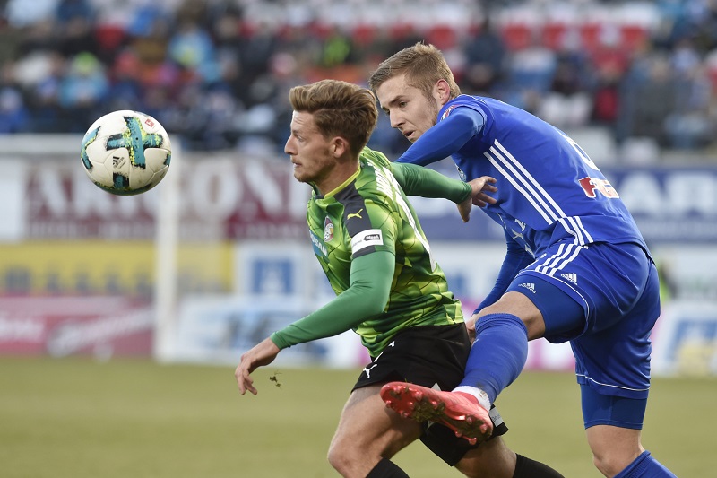 Fotbalisté Plzně remizovali ve šlágru kola v Olomouci 0:0. Fotbalisté Plzně remizovali ve šlágru kola v Olomouci 0:0.
