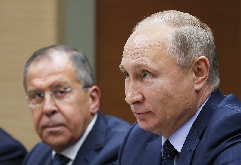 Ruský prezident Vladimir Putin (vpravo).