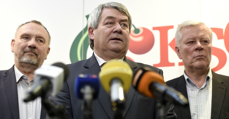 Zleva Pavel Kováčik, Vojtěch Filip a Josef Skála. Zleva Pavel Kováčik, Vojtěch Filip a Josef Skála.