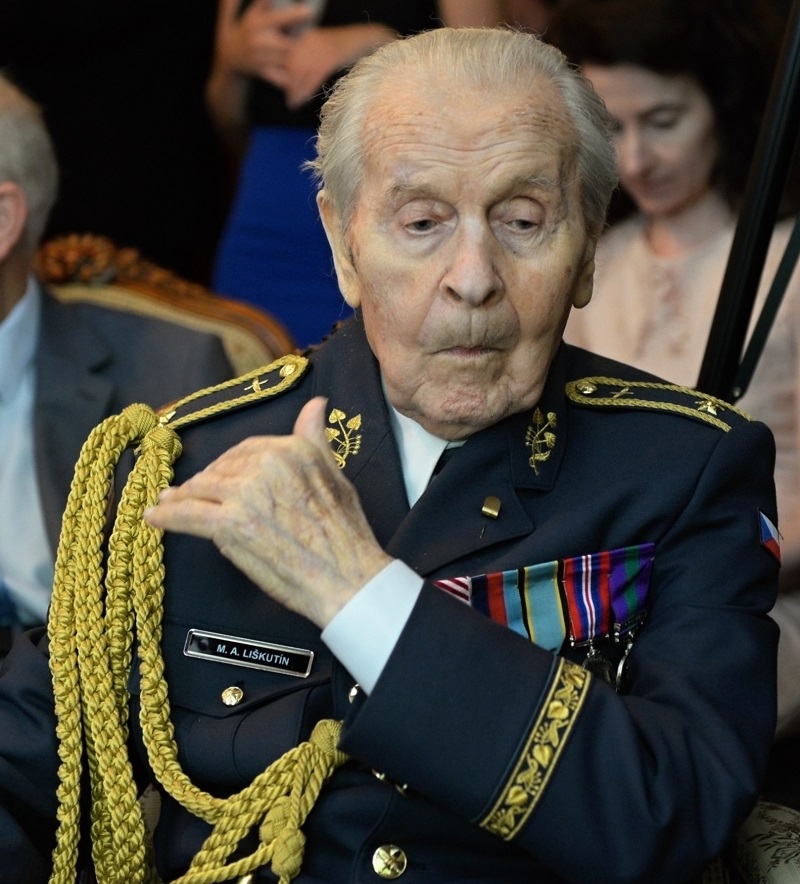 Válečný hrdina Miroslav Liškutín. Válečný hrdina Miroslav Liškutín.