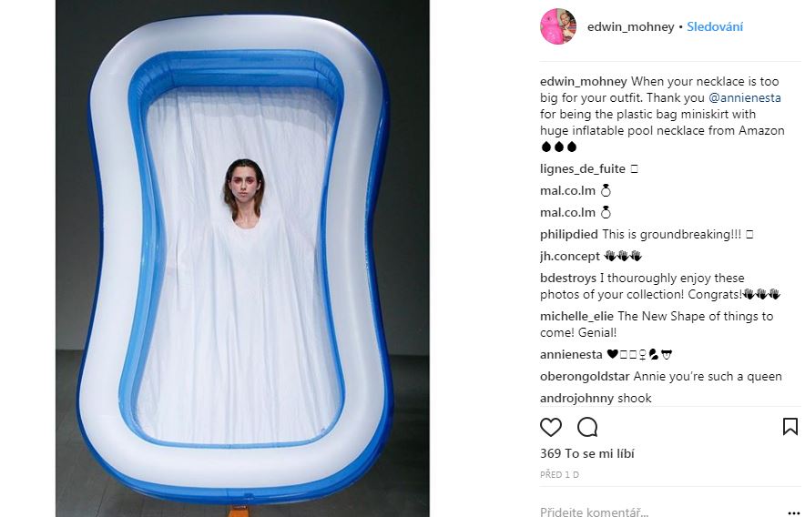Nafukovací bazén jako náhrdelník. Nafukovací bazén jako náhrdelník.