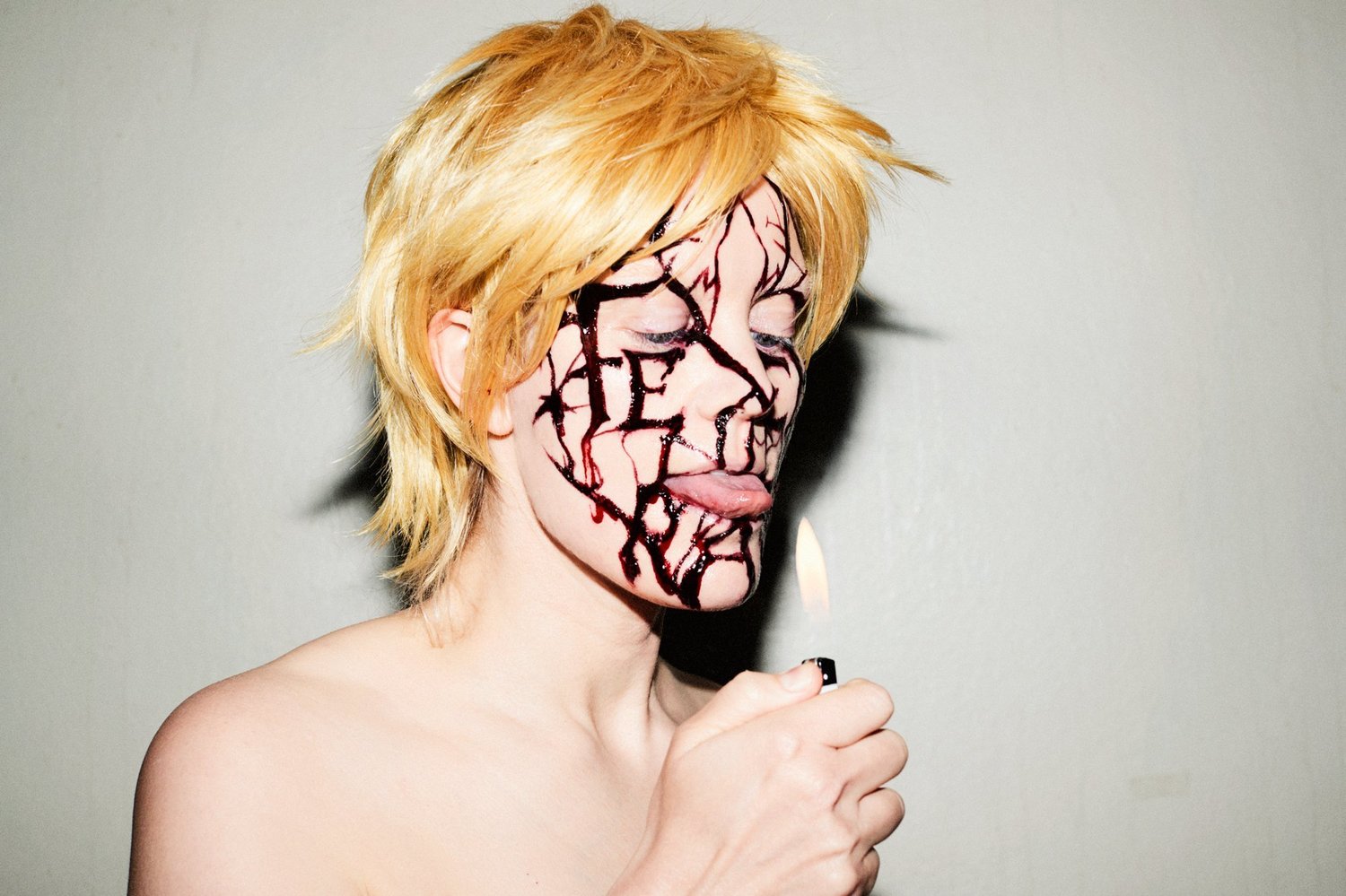 Vizuál k albu Plunge od zpěvačky Fever Ray. 