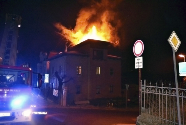 Požár bytového domu v Liberci. Požár bytového domu v Liberci.