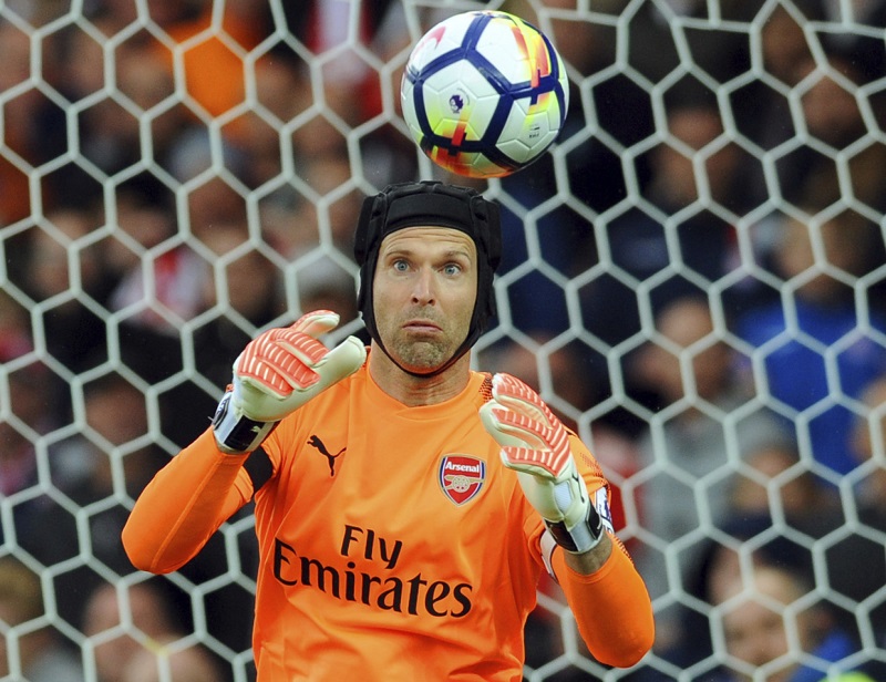 Brankář Arsenalu Petr Čech.