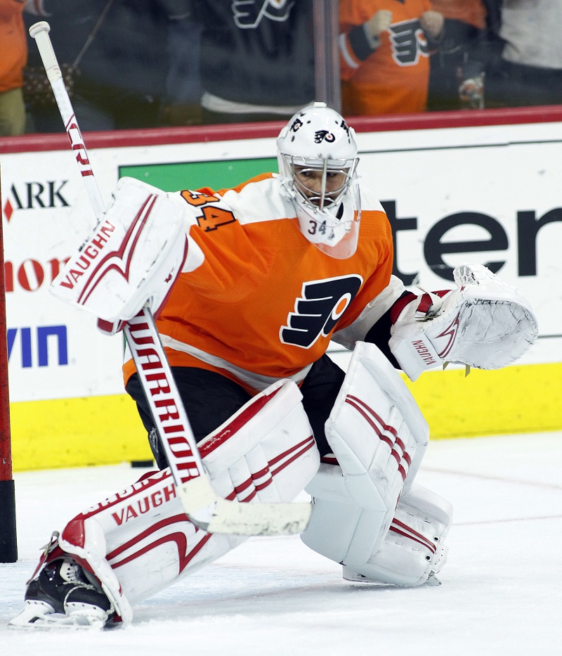 Hokejový brankář Petr Mrázek v dresu Philadelphie, kam zamířil z Detroitu.