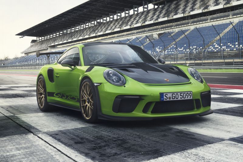 Porsche 911 GT3 RS zrychlí z nuly na 100 km/h za 3,2 sekundy a dosahuje nejvyšší rychlosti 312 km/h. 