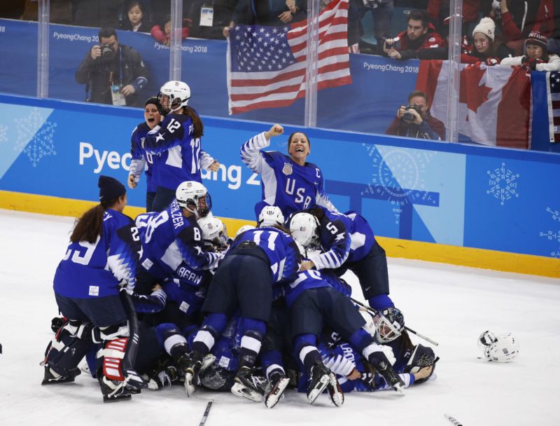 Americké hokejistky se po dvaceti letech dočkaly olympijského zlata.