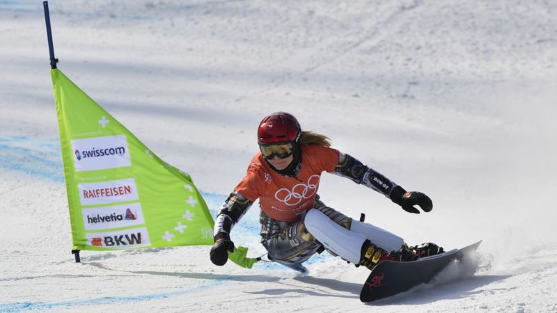 Ester Ledecká se připravuje na snowboardový závod.