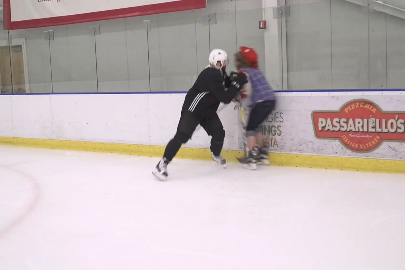 Radko Gudas předvedl své fyzické schopnosti.