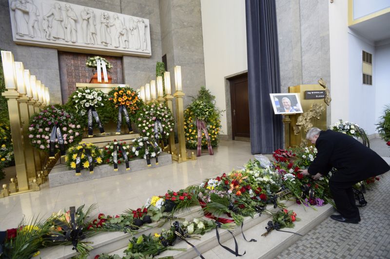 Pohřeb Miroslava Šloufa ve strašnickém krematoriu.