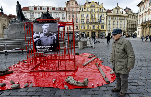 Iniciativa Bez komunistů.cz uspořádala 24. února na Staroměstském náměstí v Praze shromáždění k uctění obětí komunismu.