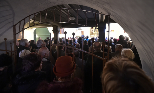 V zaplněném kostele Nanebevzetí Panny Marie v Číhošti na Havlíčkobrodsku si lidé připomněli faráře Josefa Toufara. Foto z roku 2016.