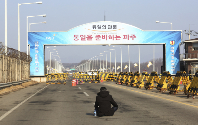Protestující proti návštěvě Kim Jong-čchola.