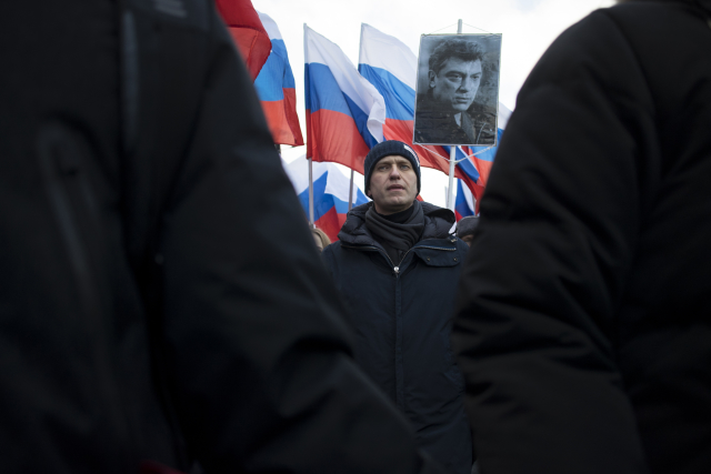 Alexej Navalnyj uctil památku Borise Němcova.