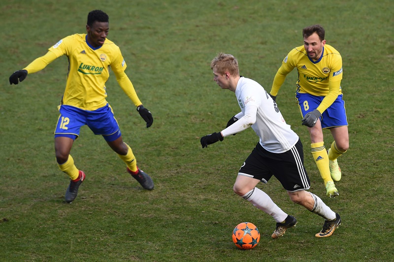 Karviná deklasovala v 18. kole fotbalové ligy Zlín 4:0.