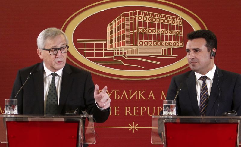 Předseda Evropské komise Jean-Claude Juncker (vlevo) a premiér Makedonie Zoran Zaev. Předseda Evropské komise Jean-Claude Juncker (vlevo) a premiér Makedonie Zoran Zaev.